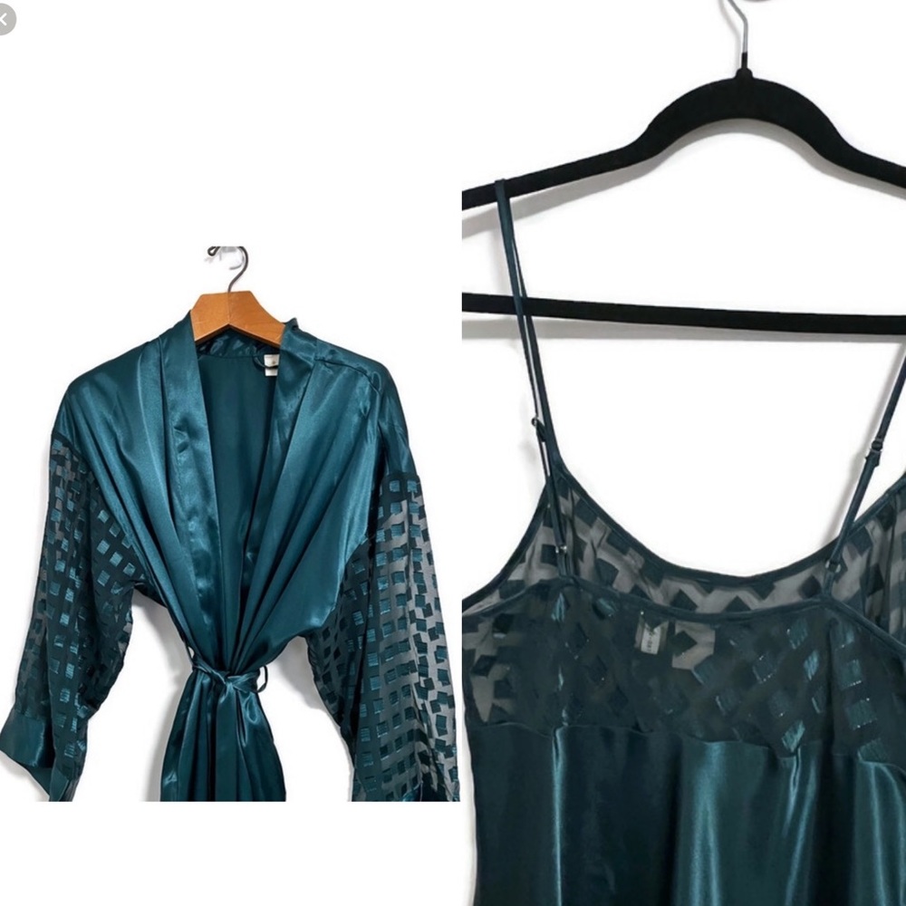 NWOT Victoria Secret robe,& chemise, emerald green,Medium, beautiful detailing